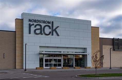 nordstrom rack woodbury hours.